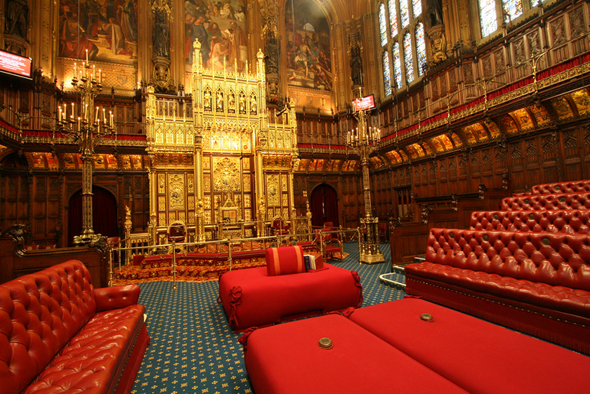 Знаете ли вы, что сегодня Лорд-канцлер Великобритании во время заседания палаты лордов сидит на мешке с шерстью?)